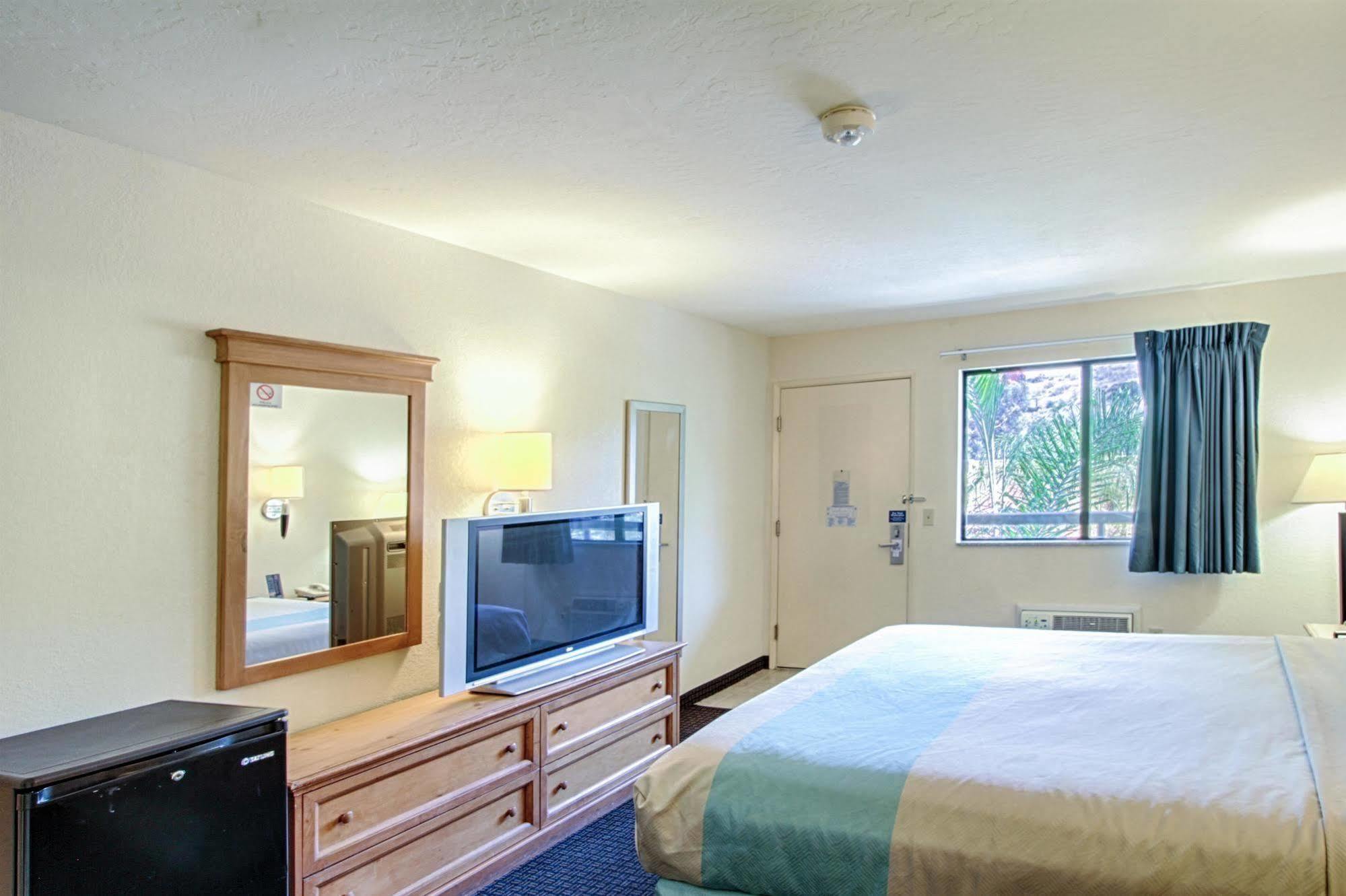 Motel 6 San Diego - Mission Valley Esterno foto